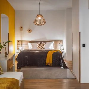 4 Trees By Adrez Appartement Praag